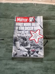 Bobby Moore Book of Clubs Football Fixture List 1971 to 1972