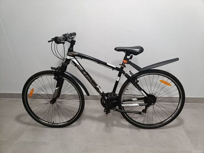 hybrid bicycle size M.