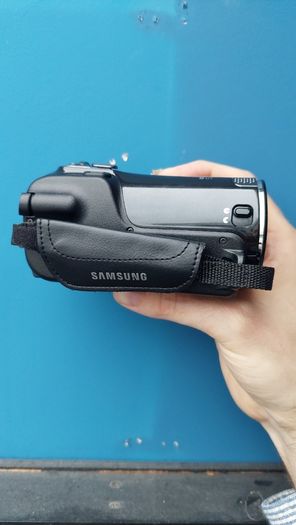 Samsung SMX-F70 High Definition Camcorder Video Camera
