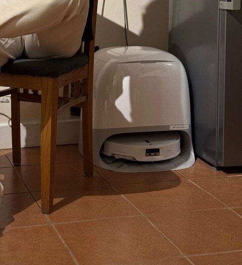 Robot vacuum and mop