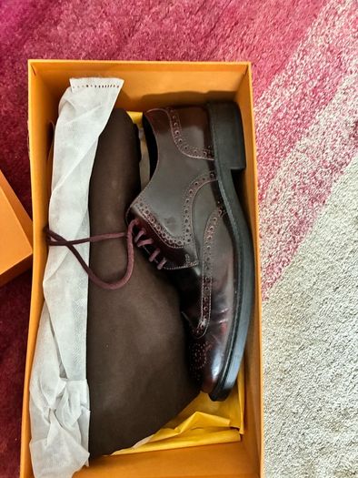 Tods lace up burgundy leather shoe