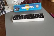 Dominoes set