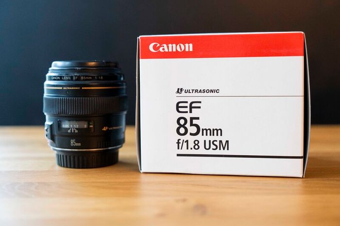 Canon EF 85mm f/1.8 USM lens