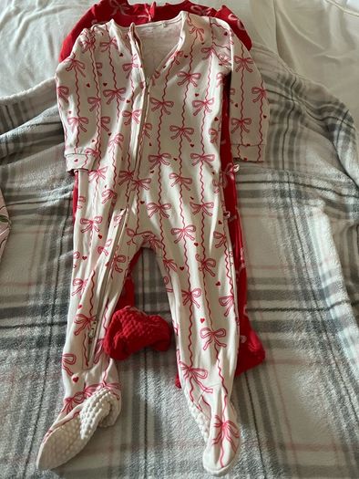 Girls new sleeping suits 9/12 mths