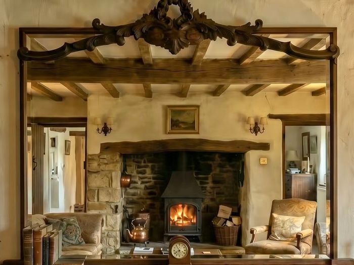 Old mirror that can be used as an Overmantle