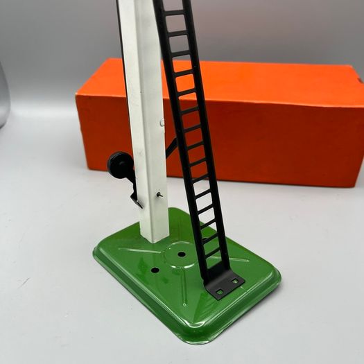 Hornby Trains O Gauge No 1 Tin Level Crossing + No 2 Single Arm Signal Boxed