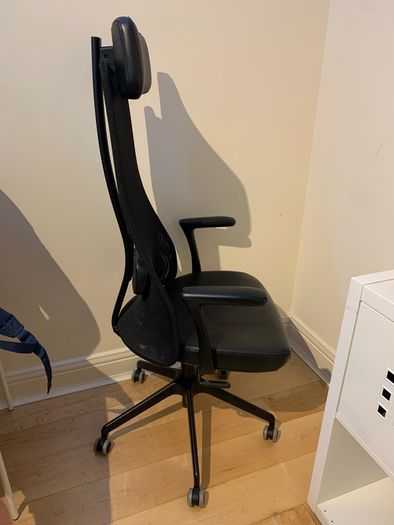 IKEA Ergonomic Office Chair with Armrests (Black)