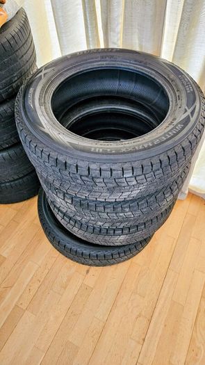 Set of 4 Dunlop Winter Maxx SJ8 - Winter Tyres 215/65 R17