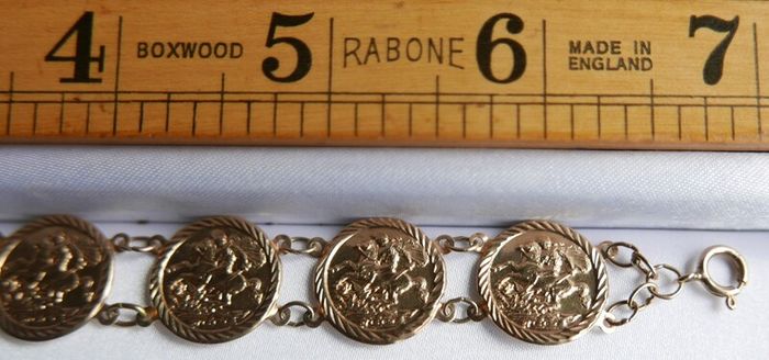 Vintage 9CT GOLD BRACELET Hallmarked 375. St. George Medallions  Bangle. length 7" - 4,45g