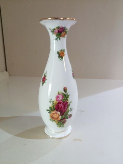 STEM VASE 18cm / 7" Royal Albert Old Country Roses Bone China