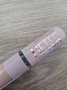 Maybelline New York Lifter Concealer, Full Coverage, Hydrate and Brighten Under-eyes Shade 30