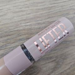 Maybelline New York Lifter Concealer, Full Coverage, Hydrate and Brighten Under-eyes