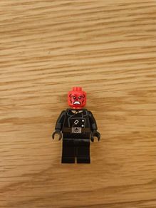 The LEGO Marvel Red Skull minifig