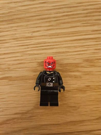 The LEGO Marvel Red Skull minifig