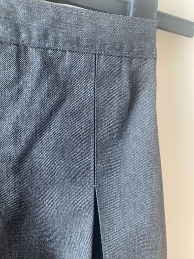 Dunnes grey skirt (age 7)