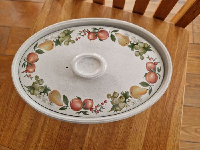 Wedgewood Quince Oval Casserole
