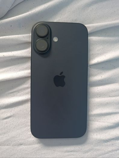 I phone 16 128gb Black ( Locked to three network)