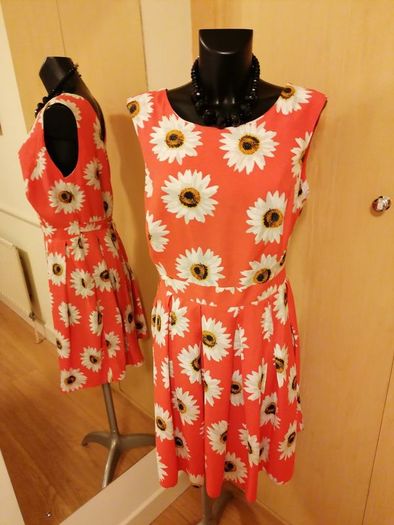 Women's Dress NWT SIZE 18