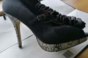 Women's Black and Snake Print Shoe's Size 6 wide fit