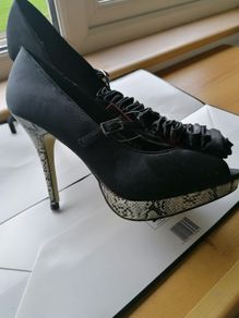 Women's Black and Snake Print Shoe's Size 6 wide fit