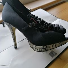 Women's Black and Snake Print Shoe's Size 6 wide fit