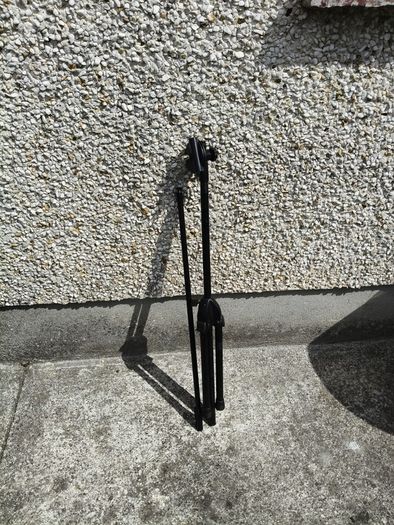 broken mic stand