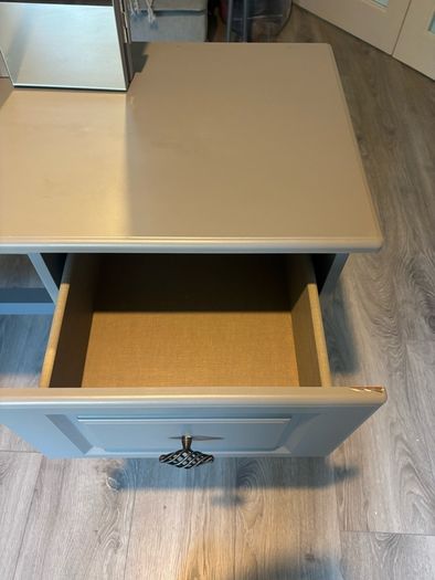 Dressing table with Mirror
