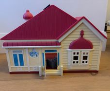 Bluey Playset- Family home and character figures family 4 pack