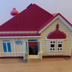 Bluey Playset- Family home and character figures family 4 pack