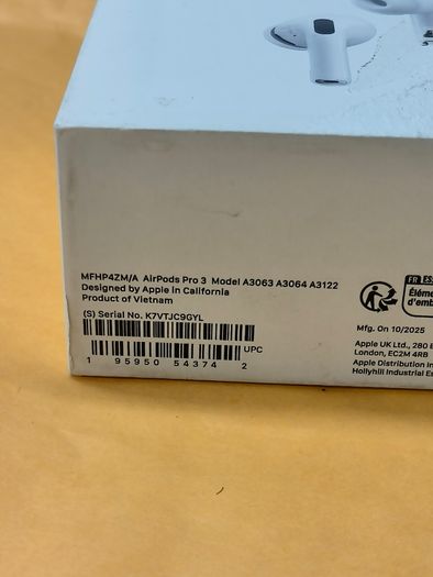 Official Apple AirPod Pro 3 (3rd Generation) + Active noise cancellation, Excellent Very little use