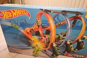 Hot Wheels Corkscrew Crash.  Triple loop. As new.