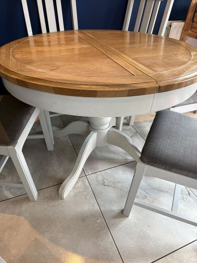 Extendable Round Dining Table