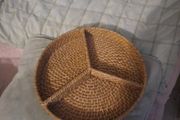 round wicker tray