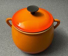 Le Creuset "Cousances " Burnt- Orange Cast iron pot with lid