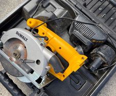 Dewalt saw