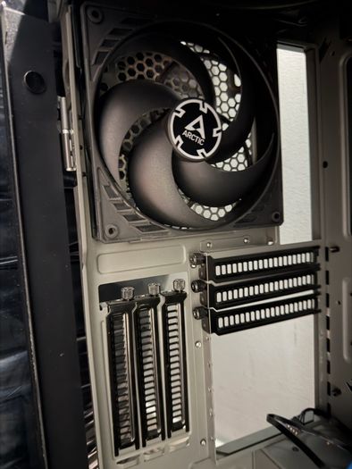 Phanteks Enthoo 719 with fans