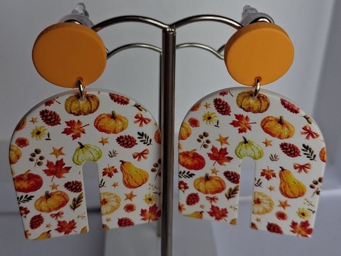 Autumnl Fever Leaf & Pumpkin Motif N Shape Clay Earrings
