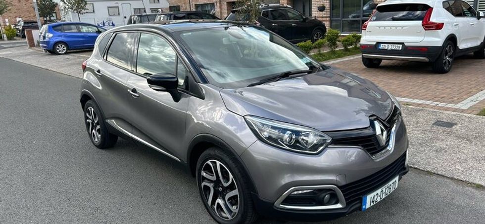 142 Renault Captur Intense 4,450  09-27