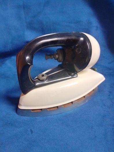 Can post Tiley DN250 paraffin iron 1950