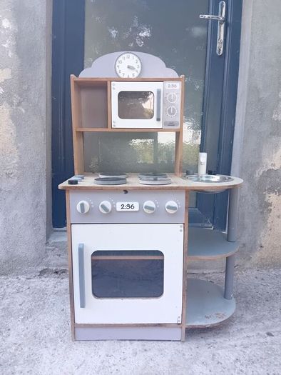 toy kitchen