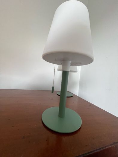 2 solar lamps