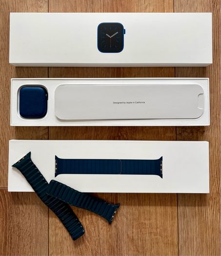 Apple Watch Series 6 BLUE plus leather strap