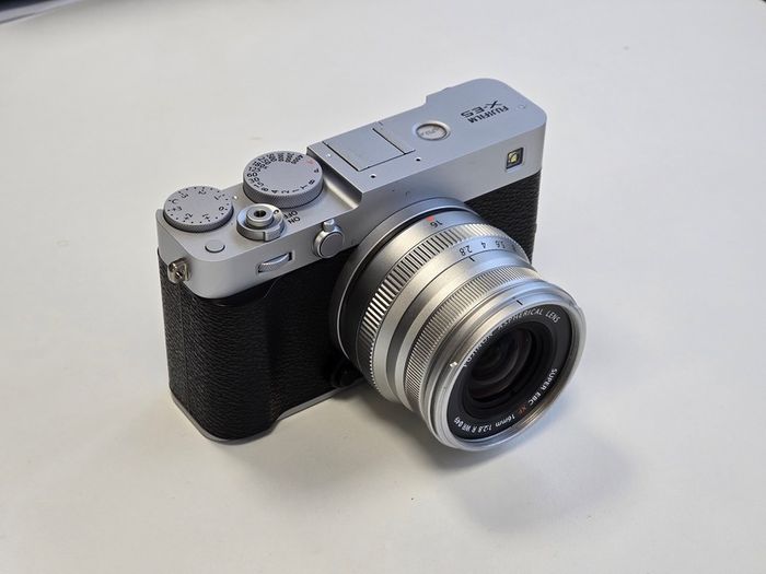 Fujifilm 16mm 2.8 Silver