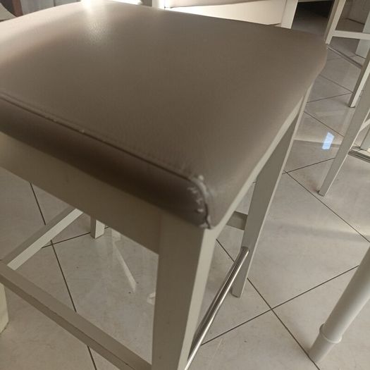 kitchen table and chairs