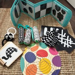 Lovevery The Looker Play kit