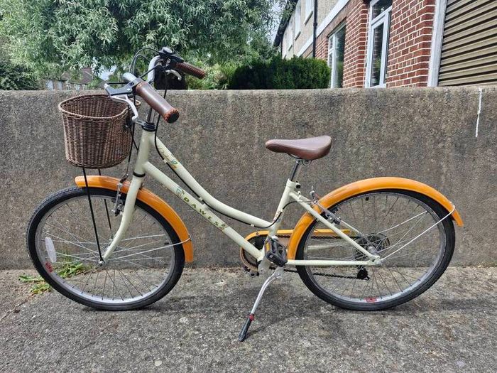 Girls Dawes Lil Duchess bicycle. 24 inch wheel