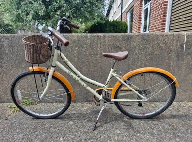 Girls Dawes Lil Duchess bicycle. 24 inch wheel
