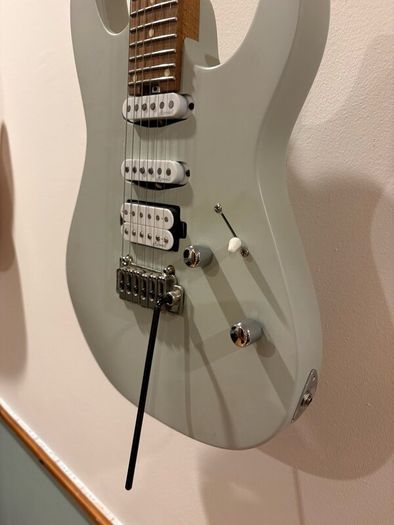 Electric guitar