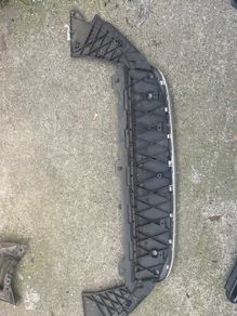 2015 volvo xc60 bumper undertray with moulding