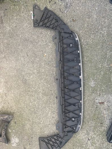 2015 volvo xc60 bumper undertray with moulding